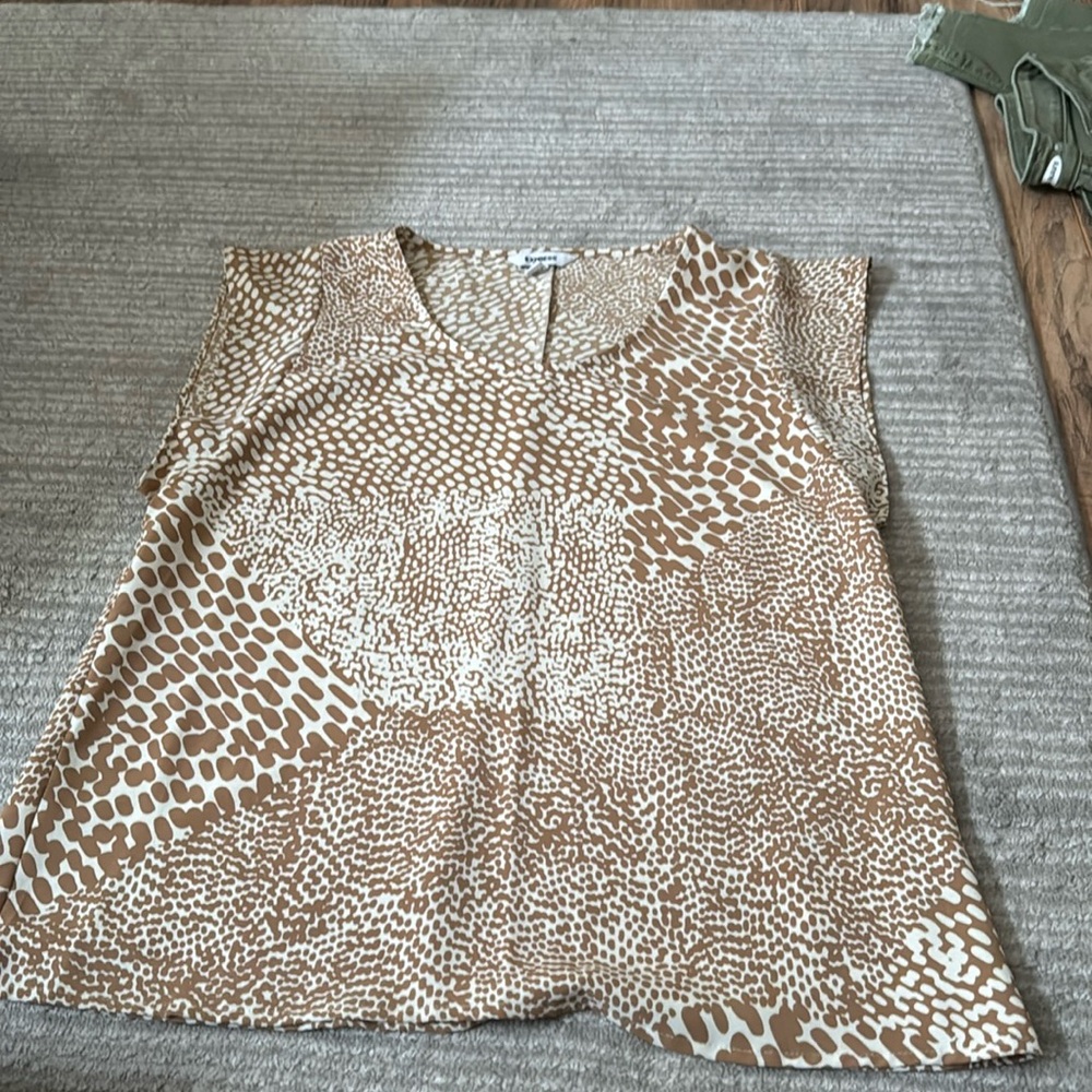 Express, silk blouse short sleeves, size Small, beige and white accents